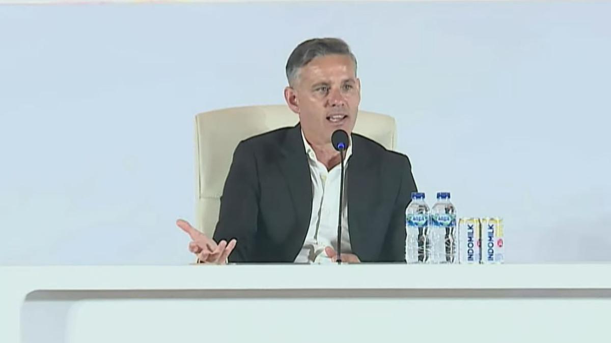 PELATIH ANYAR - Momen pelatih anyar Timnas Indonesia, John Herdman resmi diperkenalkan PSSI, dalam tayangan YouTube PSSI TV, Selasa (13/1/2026).