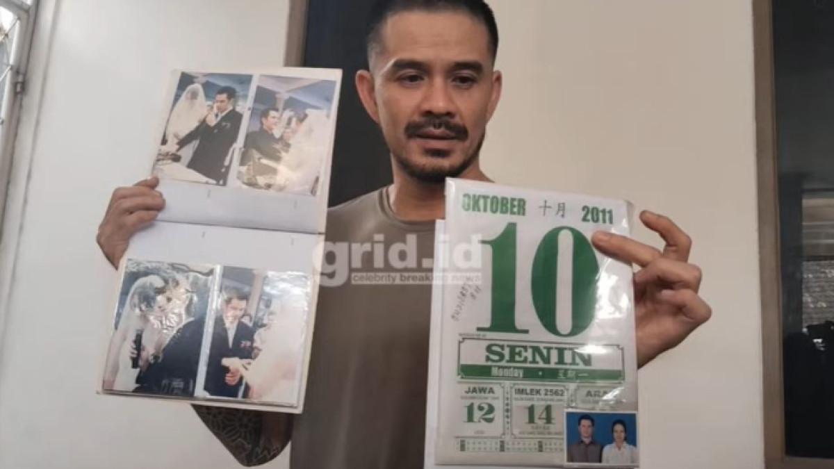 PENGAKUAN ROBY TREMONTI - Roby Tremonti pamerkan foto-foto pernikahannya dengan Aurelie Moeremans. Ia mengaku nikahi Aurelie pada 10 Oktober 2011.