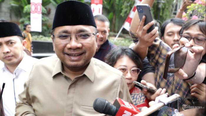 PENUHI PANGGILAN KPK  - Mantan Menteri Agama 2020-2024 Yaqut Cholil Qoumas atau Gus Yaqut tiba untuk menjalani pemeriksaan di Gedung KPK, Jakarta, Kamis (7/8/2025). Yaqut Cholil Qoumas diperiksa KPK terkait penyelidikan dugaan korupsi pembagian kuota tambahan haji pada penyelenggaraan haji 2024.