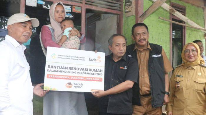 2Bupati Sukabumi H Asep Japar mendampingi Menteri Mendukbangga