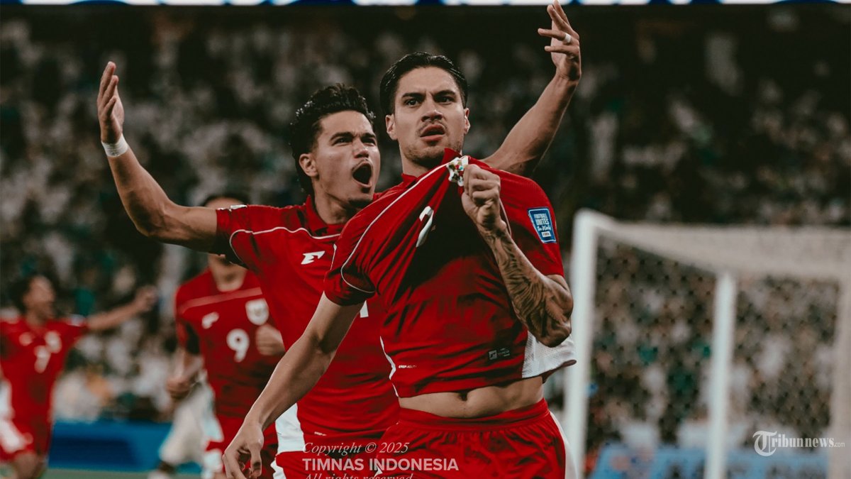 KALAH - Selebrasi pesepak bola Timas Indonesia, Kevin Diks usai mencetak gol dari titik penalti saat melawan Arab Saudi pada laga pertama Grup B babak 4 Kualifikasi Piala Dunia 2026 di Stadion King Abdullah, Jeddah, Kamis (9/10/2025) dini hari WIB. Timnas Indonesia takluk dari Arab Saudi dengan skor akhir 3-2. TRIBUNNEWS/PSSI/HO