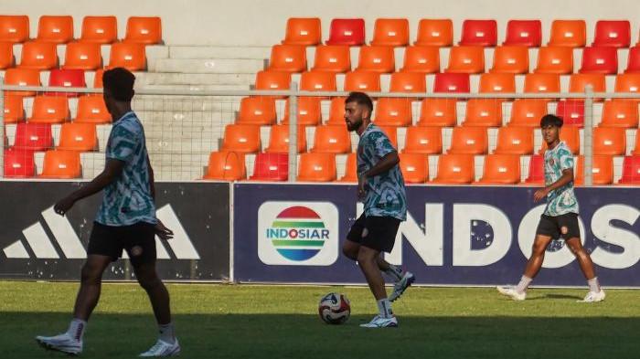 latihan perdana Omid di Lampineung