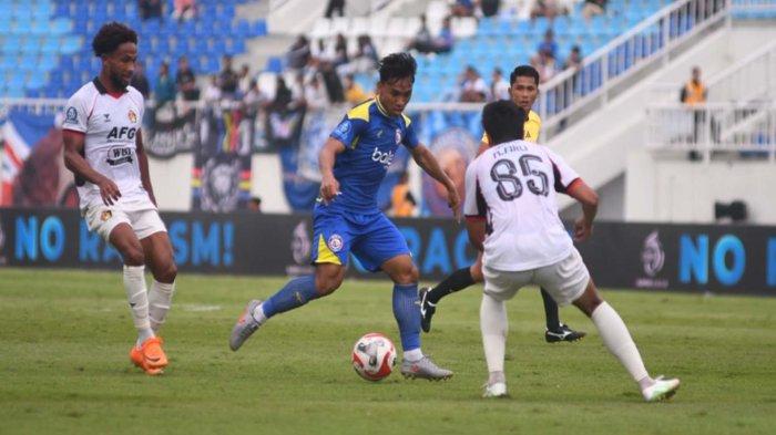 ARKHAN FIKRI - Aksi pemain Singo Edan, Arkhan Fikri di laga Arema FC Vs Persik Kediri di kompetisi BRI Super League 2025-2026 pada Minggu (11/1/2026).