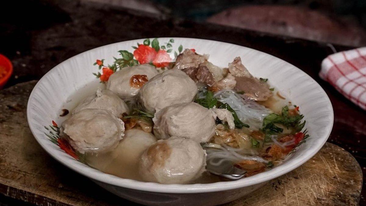 Bakso Pak Ruk, satu bakso enak di Solo yang cocok untuk makan siang bersama teman atau keluarga.