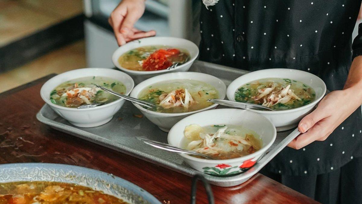 Soto Gading, satu tempat makan siang legendaris di Solo Jawa Tengah.