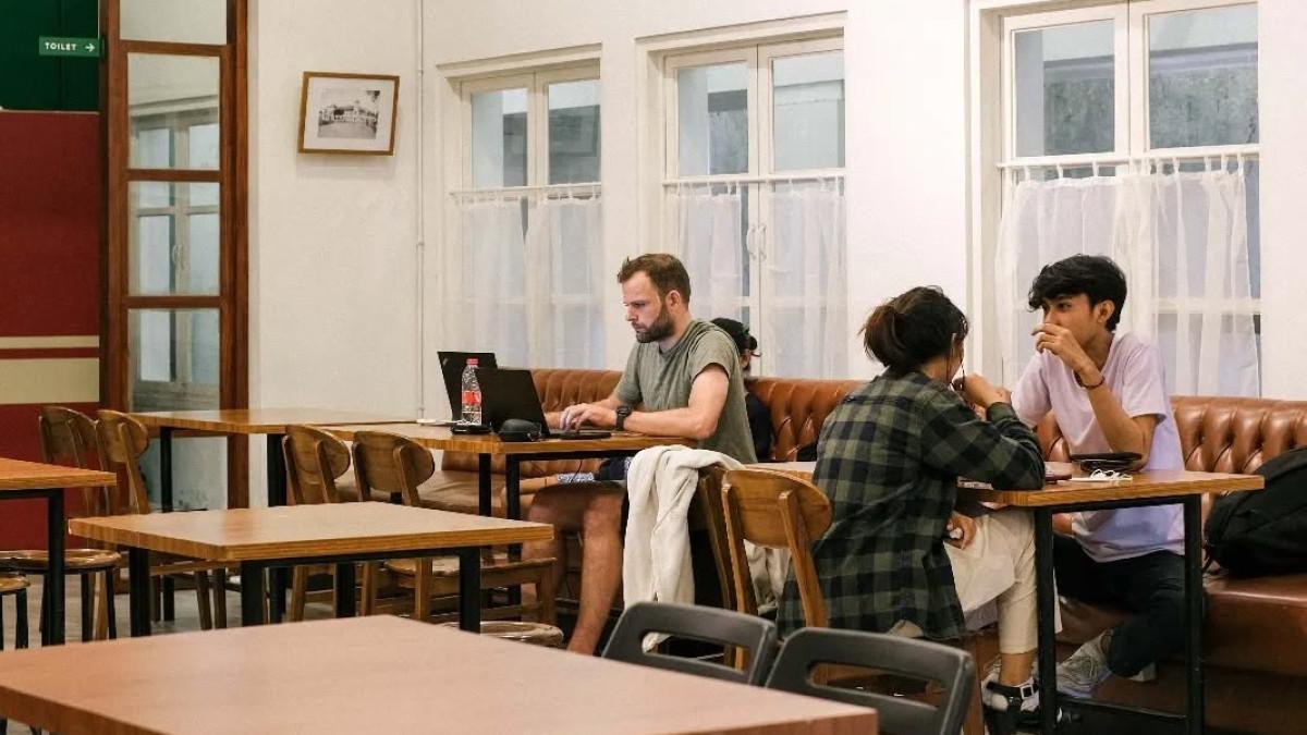 Tekodeko Koffiehuis, satu kafe unik di Semarang yang menarik untuk dikunjungi.