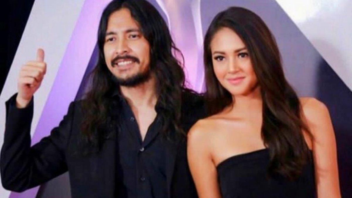 Kemesraan Marcello Tahitoe dengan Aurelie Moeremans.