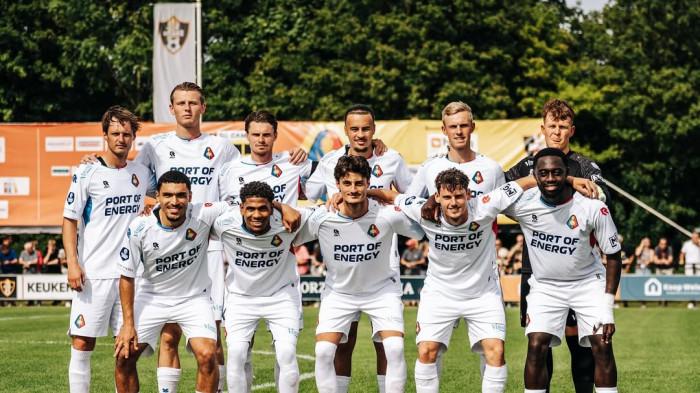 EREDIVISIE.Laga pembuka Eredivisie 2025/26 mempertemukan Ajax Amsterdam, runner-up musim lalu, melawan Telstar  di Johan Cruyff Arena pada Minggu, 10 Agustus 2025 pukul 19.30 WIB.