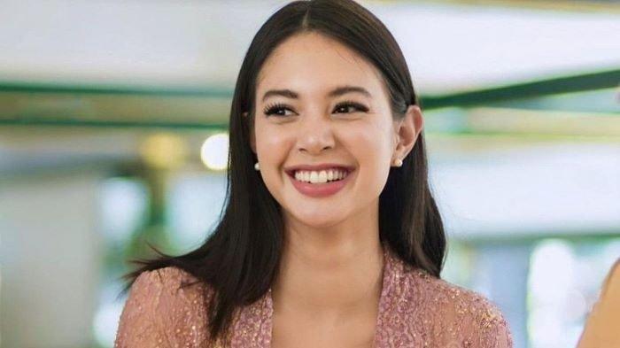 Aktris sekaligus penyanyi Aurelie Moeremans baru saja dilamar sang kekasih, Tyler Bigenho