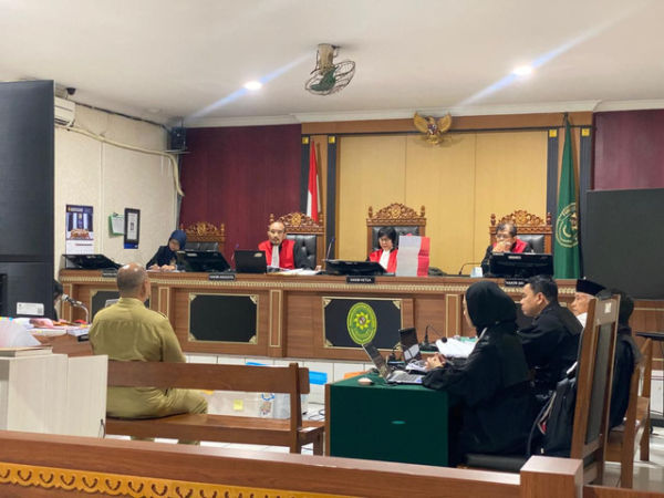 Saksi saat dimintai keterangan dalam sidang kasus dugaan korupsi dana hibah pariwisata Sleman yang melibatkan Eks Bupati Sleman, Sri PurnomoSri Purnomo. Foto: Resti Damayanti