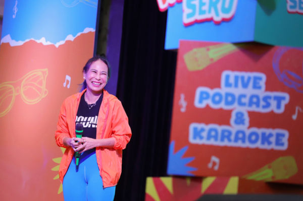 Pound Pro, Riana hadir untuk memimpin kegiatan Poundfit di WTC Mangga Dua, Ancol, Jakarta Utara, Sabtu (10/1/2026). Foto: Jamal Ramadhan/kumparan