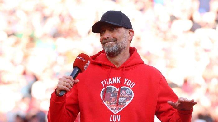 Momen perpisahan Jurgen Klopp di Liverpool berakhir happy ending dengan sebuah nyanyian untuk penerusnya, Arne Slots, Senin (20/5/2024).