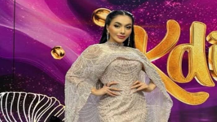 KLARIFIKASI -- Pihak Denada membantah tuduhan penelantaran anak atas gugatan yang dilayangkan Ressa Rizky Rossano (24) asal Banyuwangi, pernah membelikan mobil