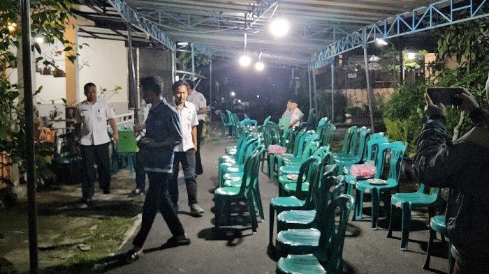 RUMAH DUKA: Suasana duka menyelimuti rumah keluarga almarhum Syafiq Ridhan Ali Razan (18) di Kelurahan Kramat Utara, Kecamatan Magelang Utara, Kota Magelang, Jawa Tengah, Rabu (14/1/2026) malam