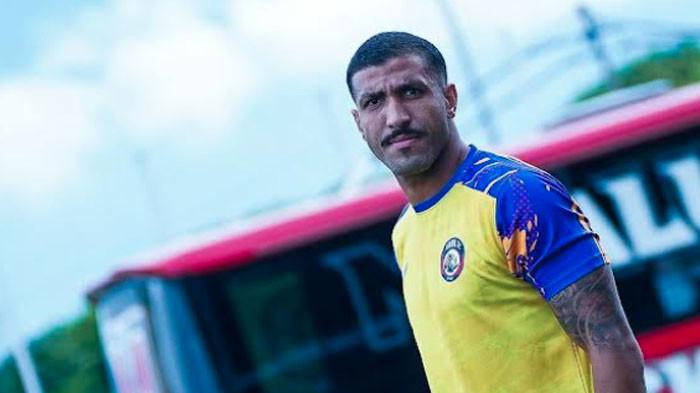 DIRUMORKAN HENGKANG - Legiun asing Arema FC Yann Motta yang dikabarkan hengkang dari tim Singo Edan pada bursa transfer paruh musim ini 