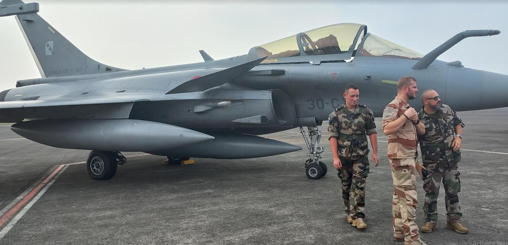 Pesawat tempur Rafale Angkatan Udara Prancis dan pesawat tanker multirole Airbus A330 MRTT di Lanud Halim Perdanakusuma Jakarta pada Rabu (26/7/2023).