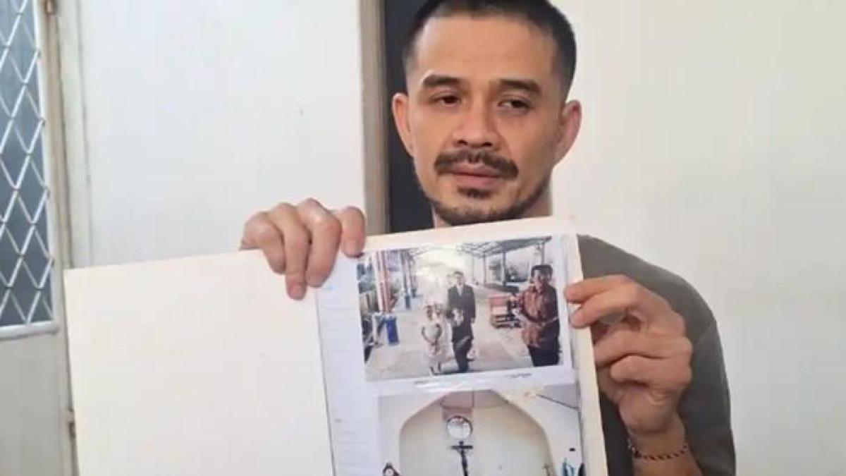 PERNAH MENIKAHI AURELIE - Roby Tremontie memamerkan foto-foto pernikahannya bersama aktris Aurelie Moeremans di rumahnya di Cibinong, Kabupaten Bogor, Jawa Barat, Selasa (13/1/2026). Roby Tremontie menikahi Aurelie Moeremans pada Oktober 2011.