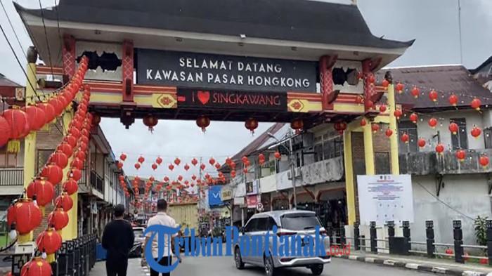 PASAR HONGKONG - Gerbang kawasan Pasar Hongkong Kota Singkawang, yang berada di Jalan Setia Budi dan Jalan Budi Utomo, Kelurahan Condong, Kecamatan Singkawang Tengah. Kota Singkawang, Kalimantan Barat (Kalbar).