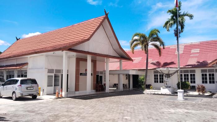 SUASANA SEPI - Pantauan Tribunkalteng.com di lapangan, Rabu (14/1/2026), pewarta mendatangi kantor KPU Kotim yang beralamat di Jalan H M Arsyad Nomor 54, Sampit, sekitar pukul 09.18 WIB, Rabu (14/1/2026).