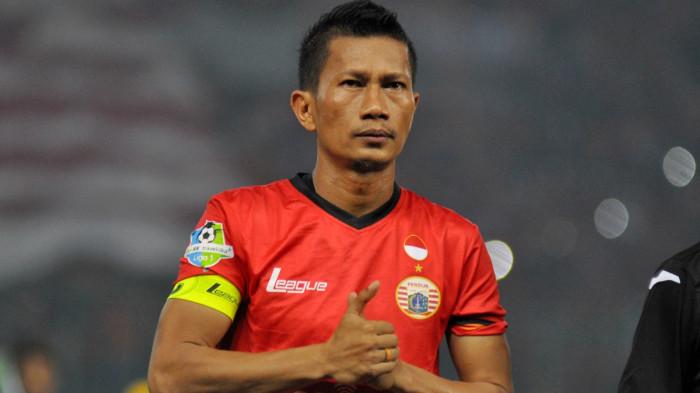 KRITIK KERAS ISMED - Legenda Persija Jakarta, Ismed Sofyan, melontarkan kritik tajam terhadap permainan Persija yang kalah tipis 0-1 melawan Persib.