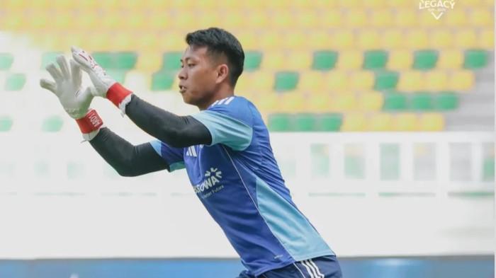 PEMAIN DIPINJAMKAN - Kiper M Ardiansyah saat berkostum PSM Makassar. Ardiansyah dipinjamkan ke Persijap Jepara pada putaran kedua Super League 2025/2026.