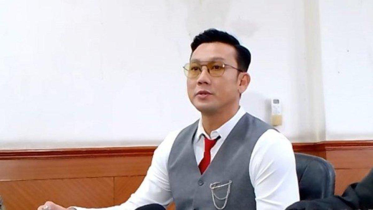 CURHAT DENSU - Denny Sumargo tidak habis pikir kalau sampai punya anak yang kelakuannya seperti Bobby Broken Strings.