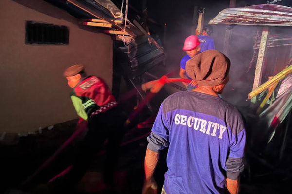 Kondisi usai kebakaran  kandang ayam di Desa Timuhun, Kecamatan Banjarangkan, Kabupaten Klungkung, Bali, Kamis (15/1/2026). Foto: Polres Klungkung