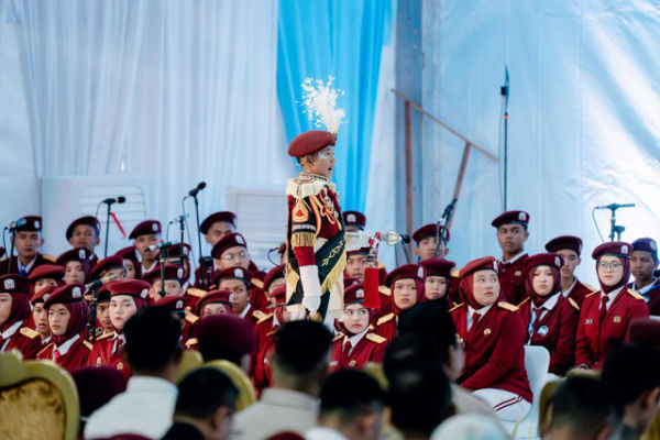 Penampilan Polisi Cilik (Pocil) dalam Peresmian 166 Sekolah Rakyat di Balai Besar Pendidikan dan Pelatihan Kesejahteraan Sosial (BBPPKS) Banjarmasin, Banjarbaru, Kalimantan Selatan, Senin (12/1/2026). Foto: Kemensos RI