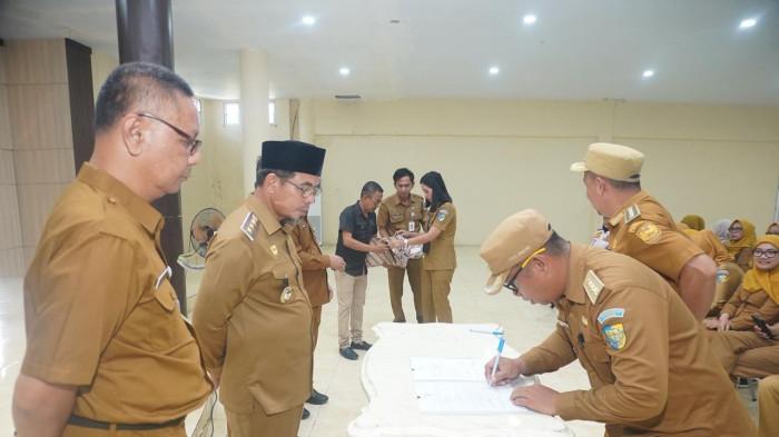 PEMKAB BOLMUT - Bupati Kabupaten Bolaang Mongondow Utara (Boltara) Sirajudin Lasena.-0p