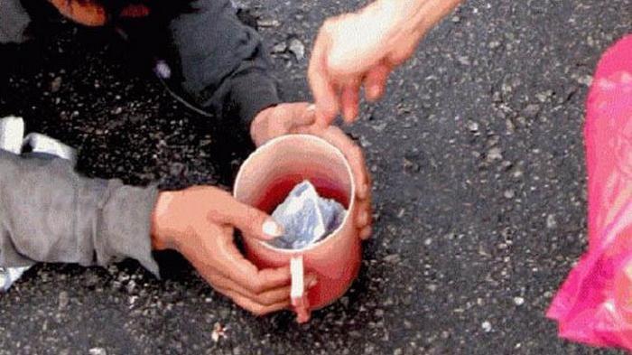 ILUSTRASI PENGEMIS  - Seorang wanita yang meminta uang di sejumlah kafe Tarakan Kalimantan Utara sambil bawa dua balita viral.