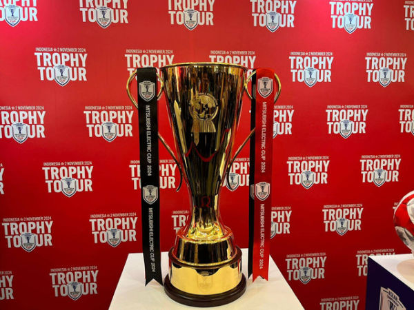 Pameran Trofi Piala AFF di Jakarta pada 2 November 2024. Foto: Azrumi El Ghazali/kumparan