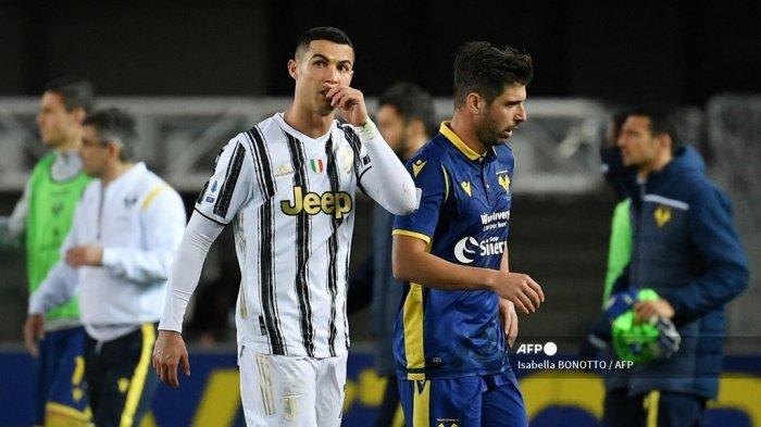 PEMAIN HELLAS VERONA - Penyerang Juventus asal Portugal Cristiano Ronaldo bereaksi pada akhir pertandingan sepak bola Serie A Italia Hellas Verona vs Juventus Turin pada 27 Februari 2021 di stadion Marcantonio-Bentegodi di Verona.