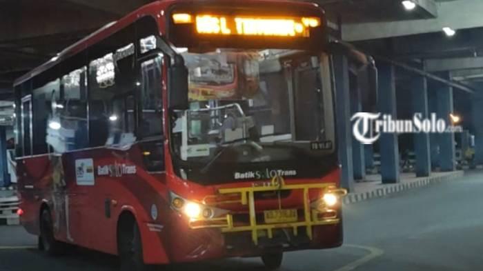 DIHENTIKAN. Pengoperasian Koridor 6 Batik Solo Trans (BST) pada Rabu (31/12/2025) di Terminal Tirtonadi. Operasional Koridor 6 resmi dihentikan 2026, sopir terancam menganggur.