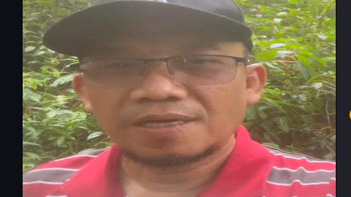 AYAH SYAFIQ BERDUKA - Ayah Syafiq Ridhan Ali Razan (18) berduka sang anak ditemukan tewas setelah 17 hari hilang. Ia ikhlas atas kepergian sang anak. Dhani Rusman merupakan ASN yang bertugas di Dinas Perpustakaan dan Kearsipan (Disperpusip) Kota Magelang.