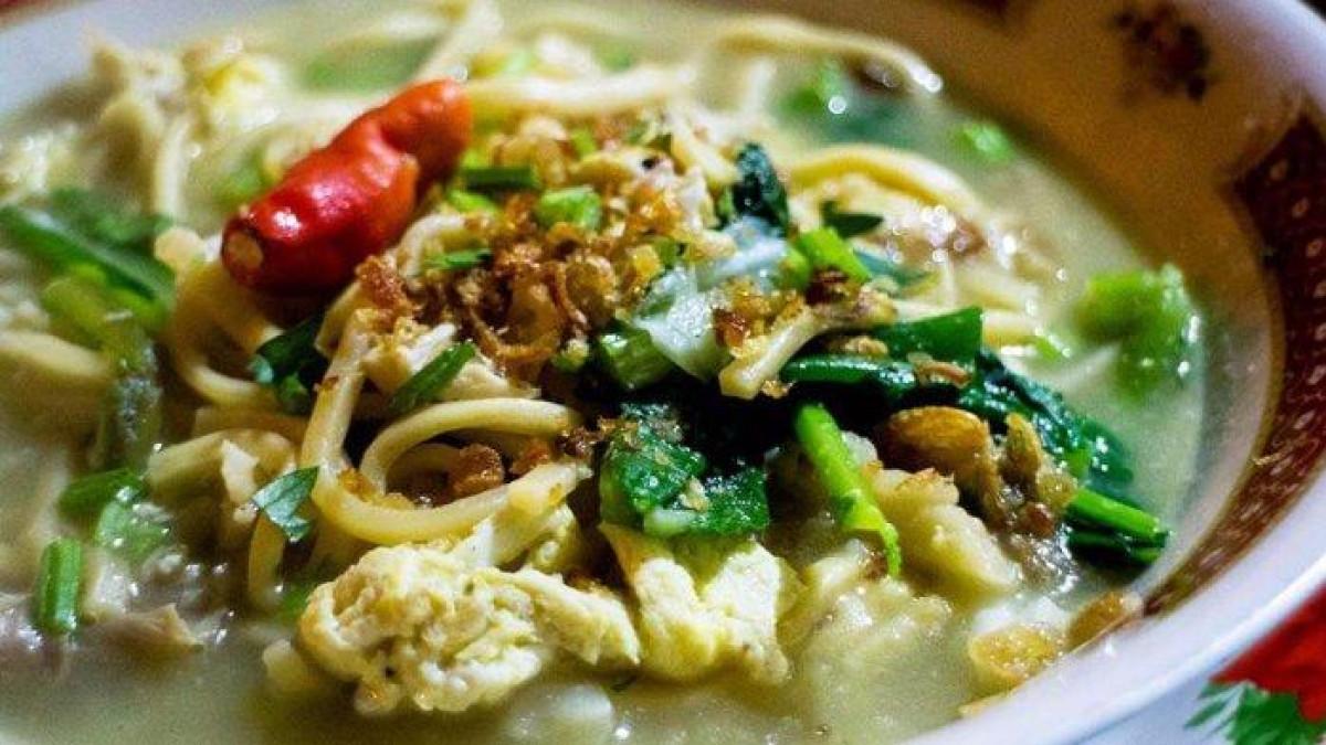 KULINER LEGENDARIS SOLO - Seporsi Bakmi Jawa yang legendaris di Solo, Jawa Tengah.