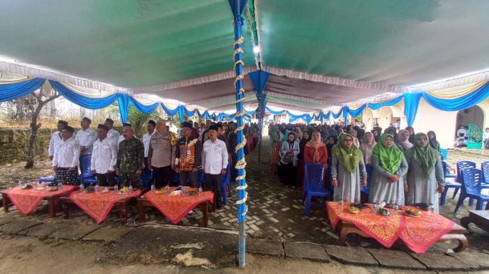 PERAYAAN ISRA' MI'RAJ : Polsek Rambang, Polres Muara Enim lakukan pengamanan kegiatan Peringatan Isra Mi’raj Nabi Muhammad SAW 1447 H/ 2026 M, di halaman Masjid Baitul Amin Desa Kencana Mulya Unit VI Kecamatan Rambang, Kabupaten Muara Enim, Kamis (15/1/2026).