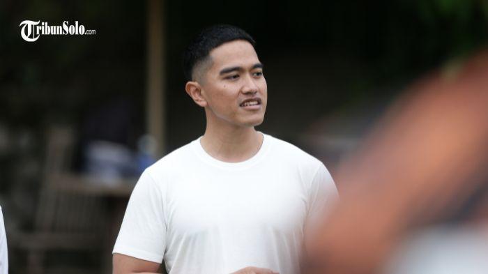 Kaesang Pangarep menyambangi skuat anak asuh Milomir Seslija saat tengah