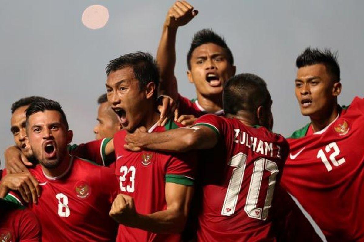 PIALA AFF 2016 - Para pemain tim nasional Indonesia merayakan keberhasilan mencetak gol ke gawang Thailand pada final pertama Piala AFF 2016, Rabu (14/12/2016).