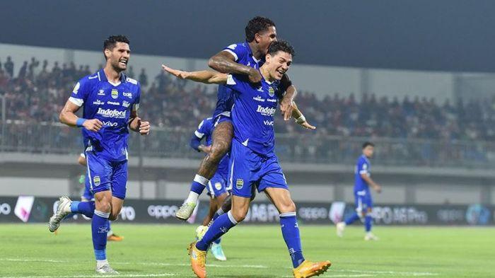 SELEBRASI -  PERSIB saat menumbangkan Madura United 4-1 pada pertandingan pekan ke-14 kompetisi Super League musim 2025/26 di Stadion Gelora Madura Ratu Pamelingan, Kabupaten Pamekasan, Jawa Timur, Minggu, 30 November 2025.