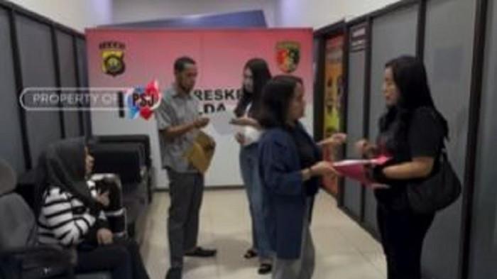 Warga Jambi yang mengaku korban investasi rokok datangi Polda Jambi dan Polresta Jambi.