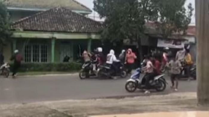 Sekelompok geng motor di Jambi konvoi bawa sajam viral