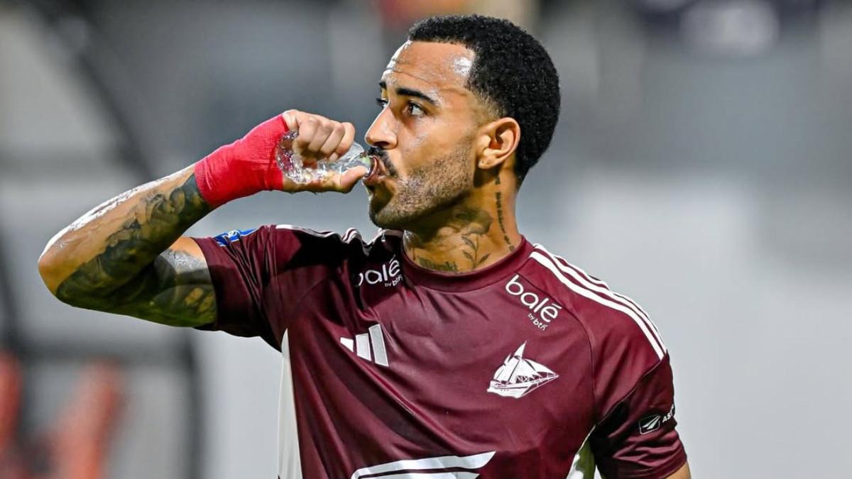 Potret Victor Luiz Bersama PSM Makassar di laga kontra Persebaya Surabaya di Stadion BJ Habibie, Parepare, Sabtu (6/12/2025).