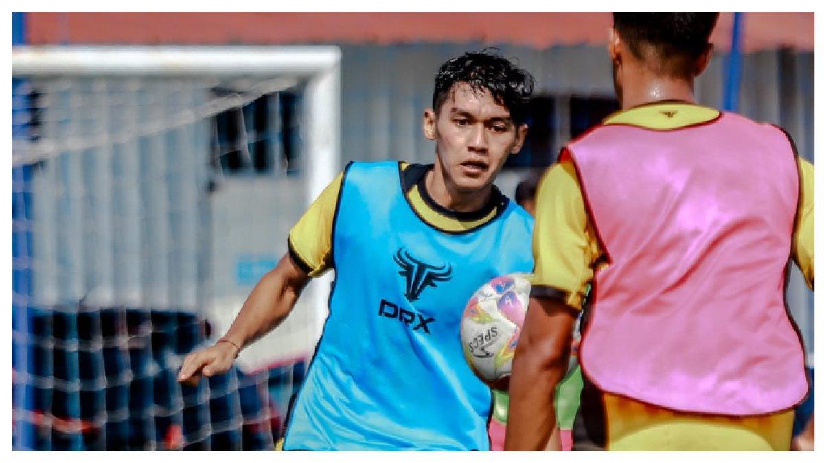 SESI LATIHAN - Potret Septian David Maulana saat sesi latihan bersama PSIS Semarang pada Minggu (6/4/2025). Terbaru Septian David Maulana tebar kode hengkang dari PSIS Semarang lewat postingan akun pribadinga.