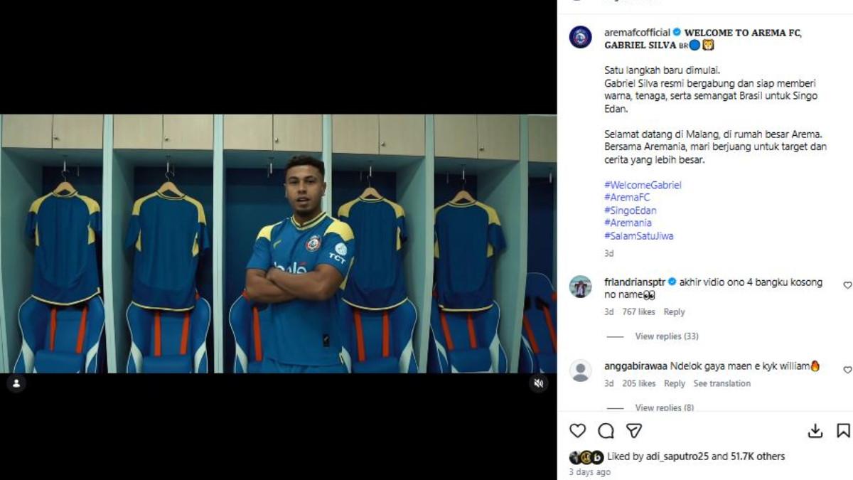 KODE AREMA FC - Potret 4 jersey kosong yang dikaitkan dengan kans Arema FC mendatangkan 4 nama baru di bursa transfer paruh musim 2025/2026.