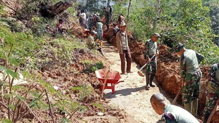 gotong royong TNI dan rakyat -1