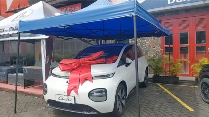 Hadiah mobil Wuling yang sudah ready untuk pemenang undian gold Gemilang Gempita 2025