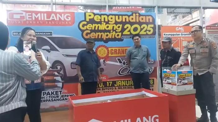 Salah seorang pemenang undian  Gemilang Gempita 2025 dihubungi langsung