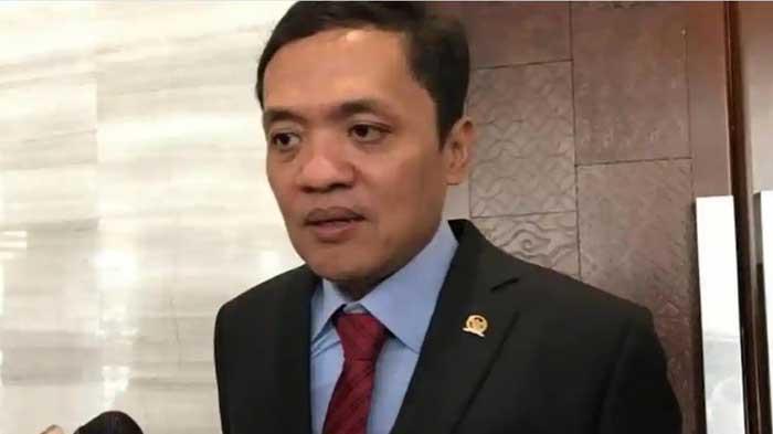 POLEMIK PERPOL - Ketua Komisi III DPR Habiburokhman. Ia Sebut Perpol 10 Tahun 2025 Tak Langgar Putusan MK.