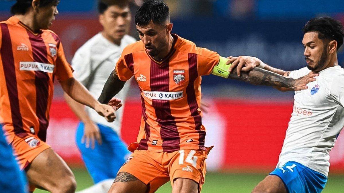 Stefano Lilipaly ketika memperkuat Borneo FC. Stefano Lilipaly kabarnya akan berseragam Persis Solo di putaran kedua musim 2025/2026.