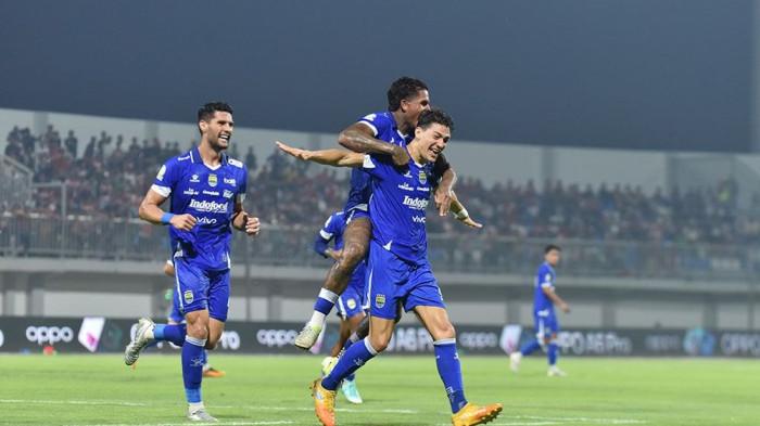 SELEBRASI - Federico Barba kembali mencetak gol pada babak pertama laga kontra Madura United pekan ke-14 kompetisi Super League musim 2025/26 di Stadion Gelora Madura Ratu Pamelingan, Kabupaten Pamekasan, Jawa Timur, Minggu, 30 November 2025.
